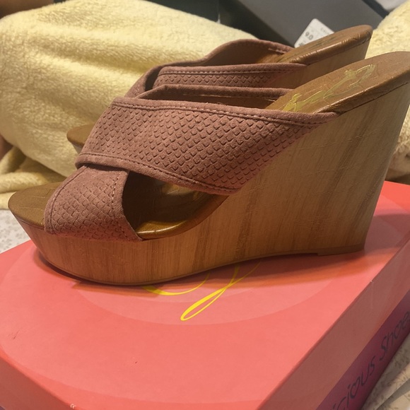 Blush pink color. New, never worn wedges. Size 8. - Picture 2 of 8